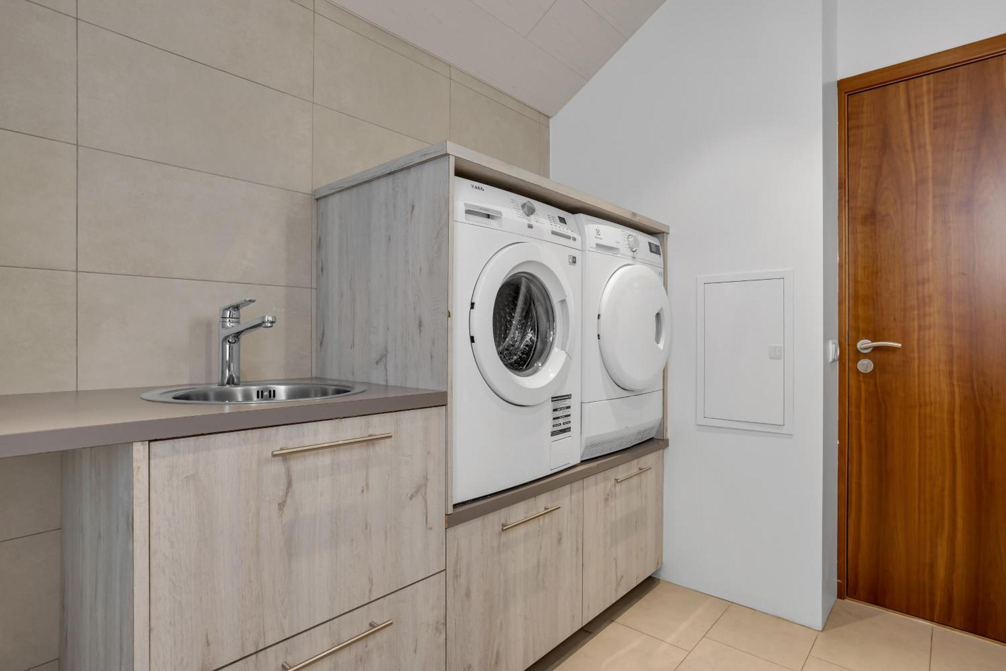Thorsplan Luxury Apartment ฮาฟนาร์ฟโยร์ดัวร์ ภายนอก รูปภาพ